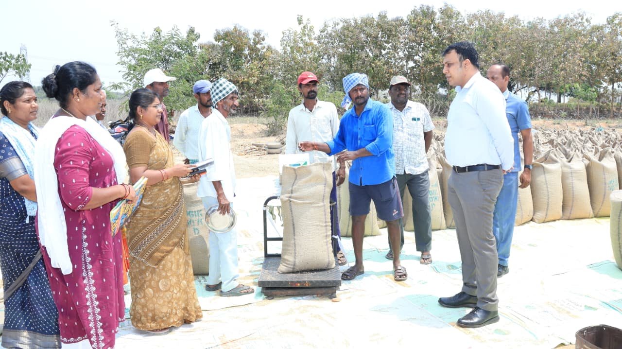  ధాన్యం కొనుగోళ్లలో టోకెన్ విధానాన్ని సరిగా అమలు చేయాలి  బడి బాట కార్యక్రమాన్ని విజయవంతం చేయాలి